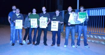 Pegada de carteles de Juventudes